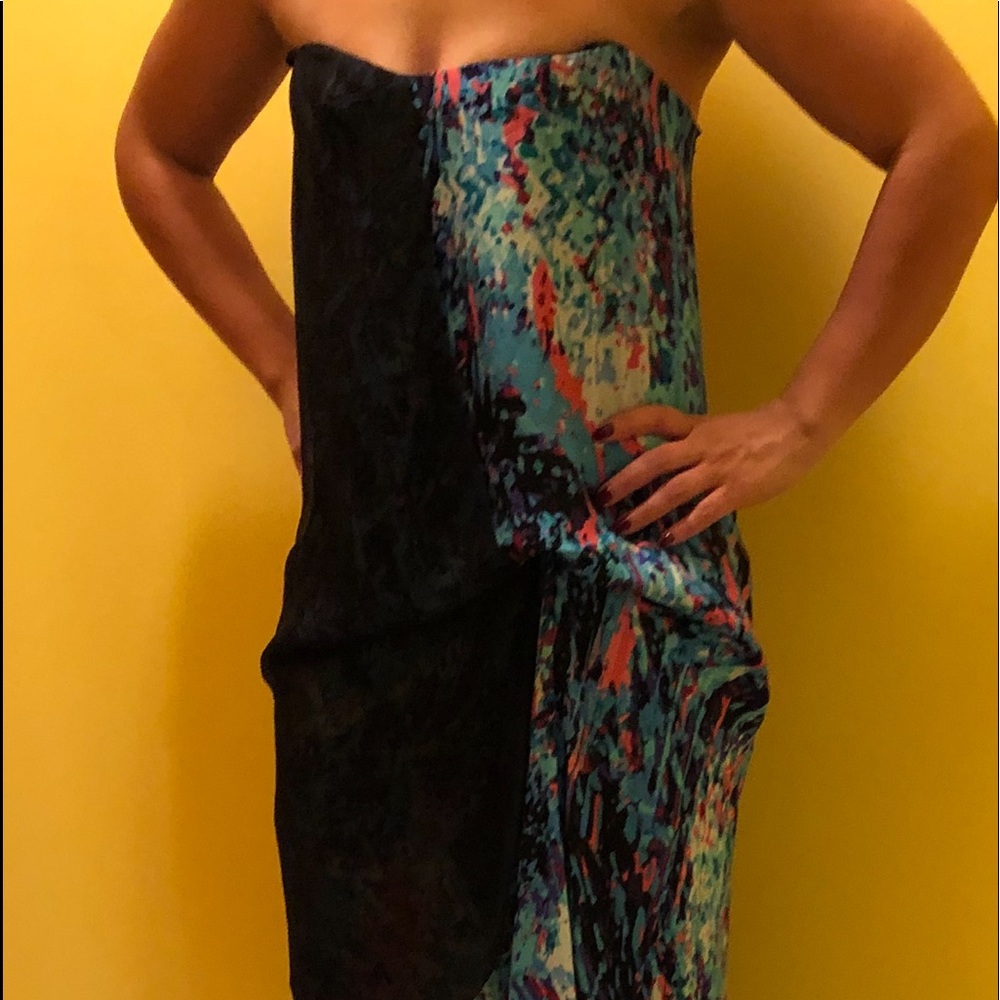 BCBGMAXAZRIA Dress size 6 very elegant.